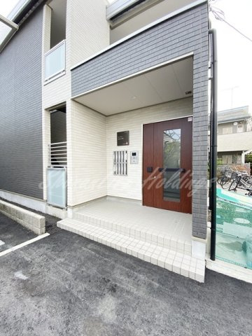 鎌倉市台２丁目のアパートのエントランス
