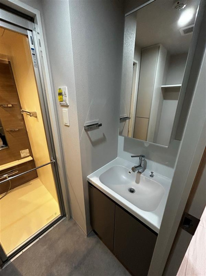 【洗面所】 | SYFORME YOKOHAMA-BANDOBASHI | ※同タイプ203号室参考写真です（カラータイプが異なる場合がございます）