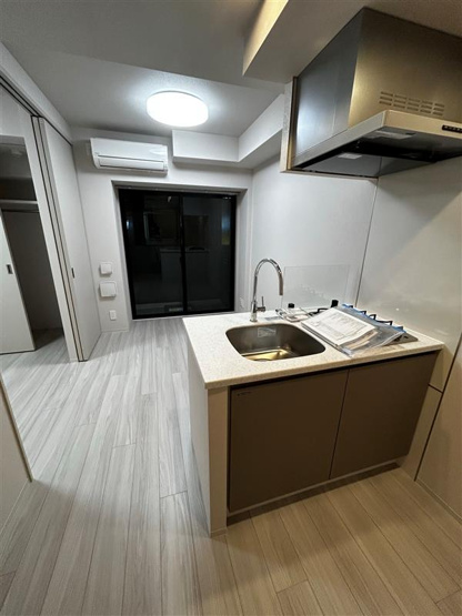 【キッチン】 | SYFORME YOKOHAMA-BANDOBASHI | ※同タイプ203号室参考写真です（カラータイプが異なる場合がございます）