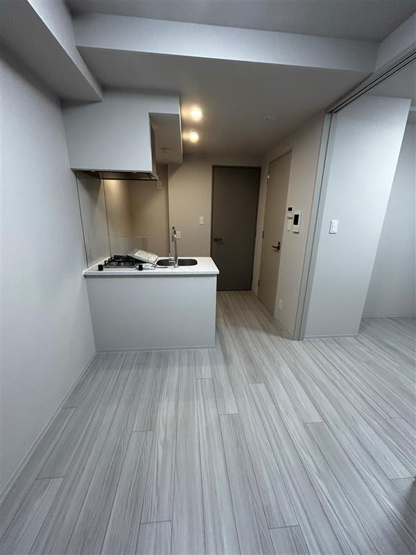 【居間・リビング】 | SYFORME YOKOHAMA-BANDOBASHI | ※同タイプ203号室参考写真です（カラータイプが異なる場合がございます）