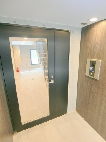 LEGALAND(リーガランド大森山王のエントランス|TVモニター付オートロック宅配BOXメールBOX