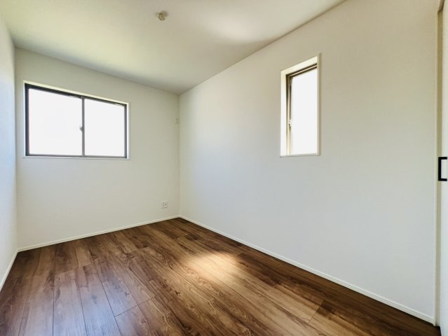 高浜市春日町7丁目3番14『仲介手数料無料』新築戸建ての洋室