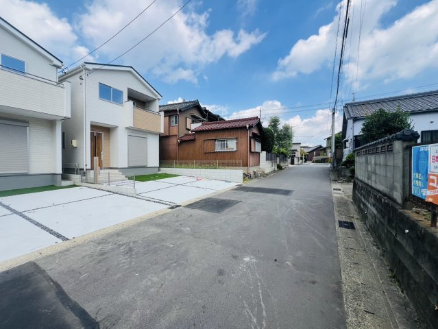 高浜市春日町7丁目3番14『仲介手数料無料』新築戸建ての前面道路含む現地写真