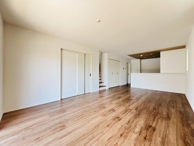 高浜市春日町7丁目3番14『仲介手数料無料』新築戸建ての居間・リビング