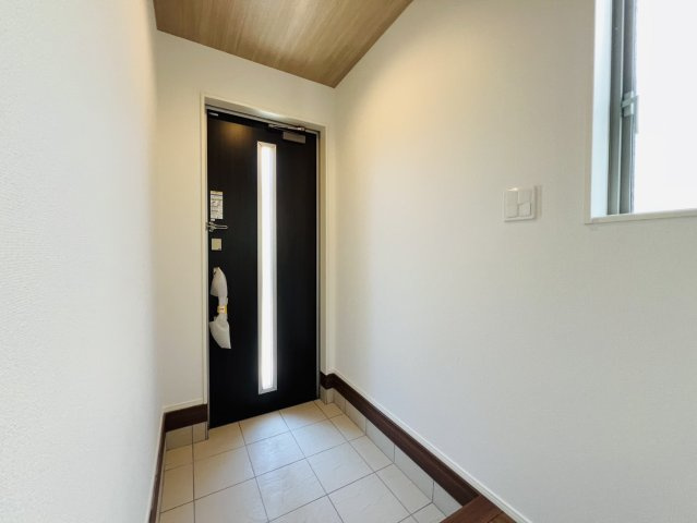 高浜市春日町7丁目3番14『仲介手数料無料』新築戸建ての玄関