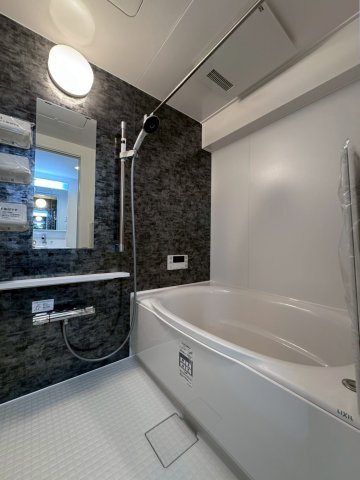 日商岩井菫橋ハイツの浴室|浴室乾燥機付きで冬のお風呂タイムも快適です。