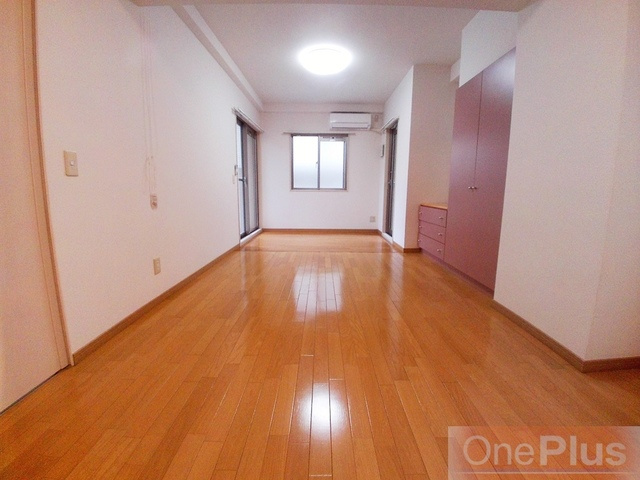 オリエントコートの洋室