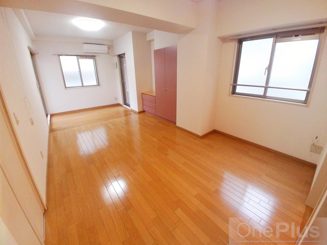 オリエントコートの居間・リビング