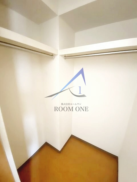 スプリングヒルズの収納|ウォークインクローゼットです。