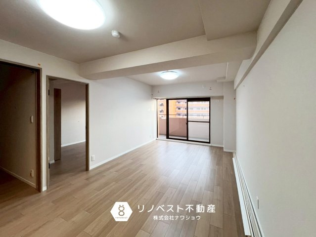 ライオンズマンション若江東壱番館の居間・リビング|南向き採光につき、室内にしっかり光が差し込みます◎