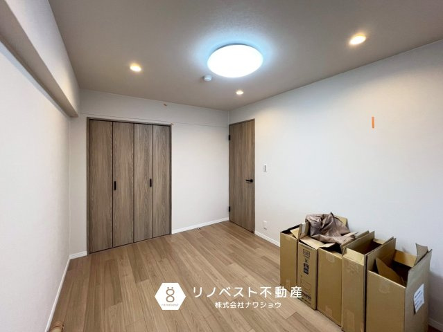 ライオンズマンション若江東壱番館の洋室|約6.7帖の洋室。
クローゼット完備で、家具のレイアウトがしやすいシンプルな内装です◎