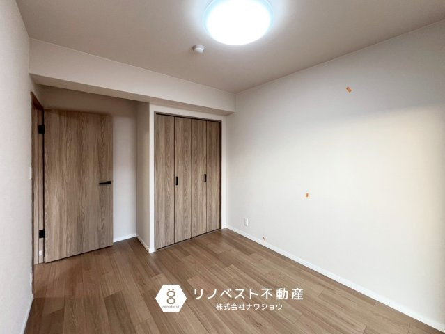 ライオンズマンション若江東壱番館の洋室|約5.8帖の洋室。
バルコニーに面しており、見晴らし良好です♪