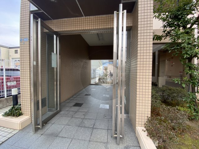 プルミエハイツ花園のエントランス