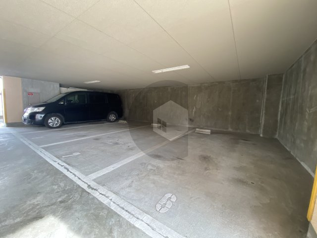 プルミエハイツ花園の駐車場