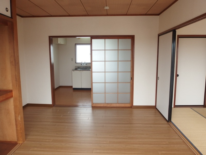 コーポ前田の洋室