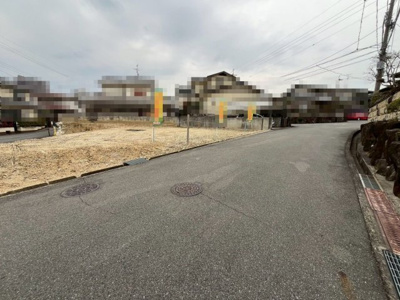【前面道路含む現地写真】 | 赤坂台５丁　売土地　全２区画 | 【個性あふれる住まいを実現できる「建築条件無の売土地」です】