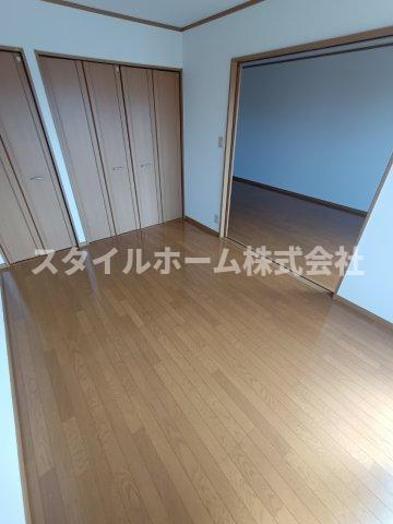 ベルバランセ白鳥の居間・リビング|同建物内別部屋の写真です。