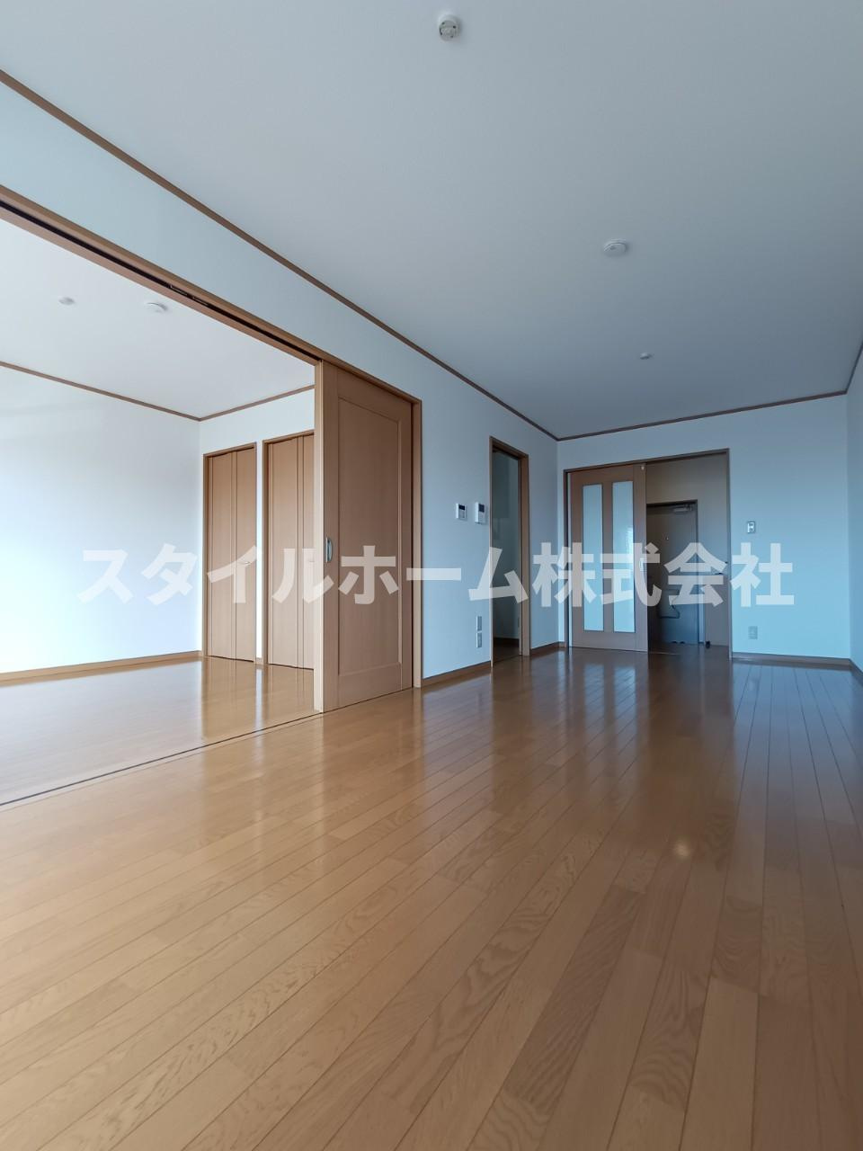 ベルバランセ白鳥の居間・リビング|同建物内別部屋の写真です。