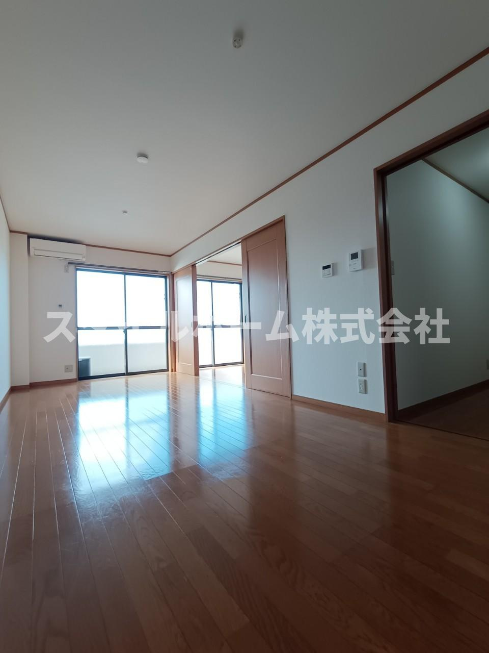 ベルバランセ白鳥の居間・リビング|同建物内別部屋の写真です。