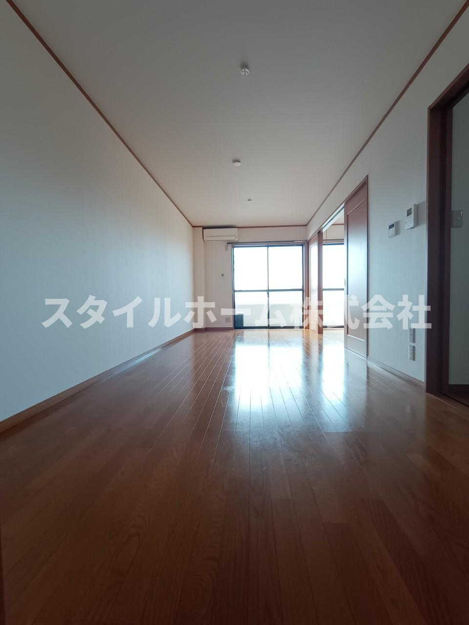 ベルバランセ白鳥の居間・リビング|同建物内別部屋の写真です。