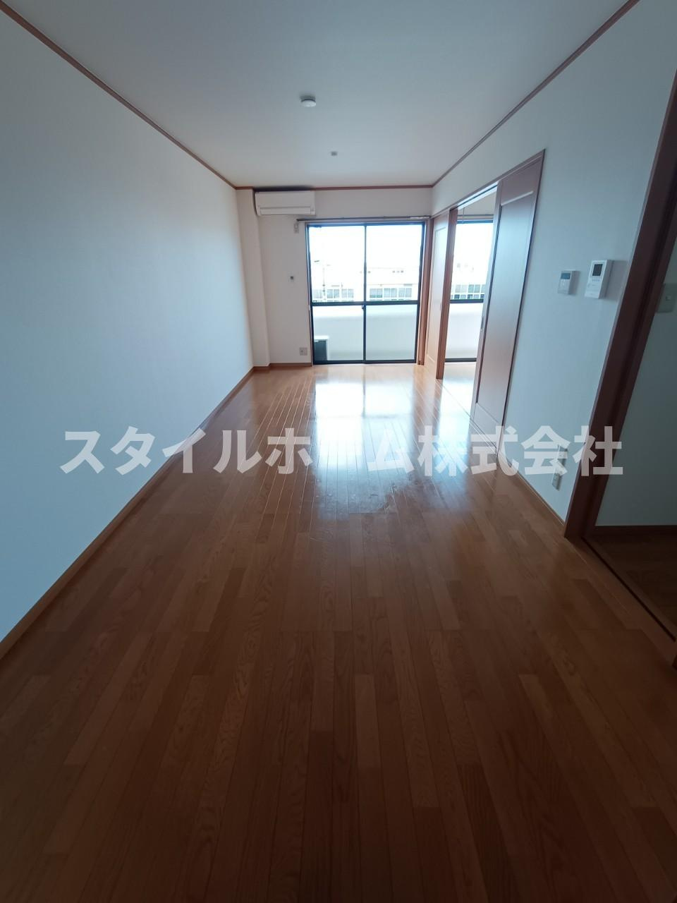 ベルバランセ白鳥の居間・リビング|同建物内別部屋の写真です。