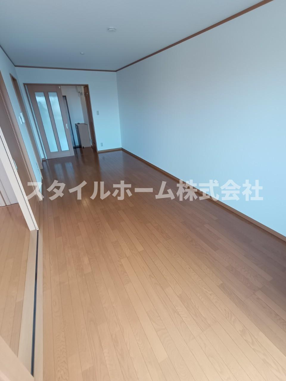 ベルバランセ白鳥の居間・リビング|同建物内別部屋の写真です。