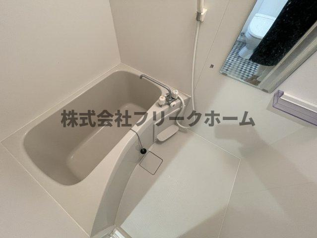 三鷹市下連雀１丁目のアパートの浴室