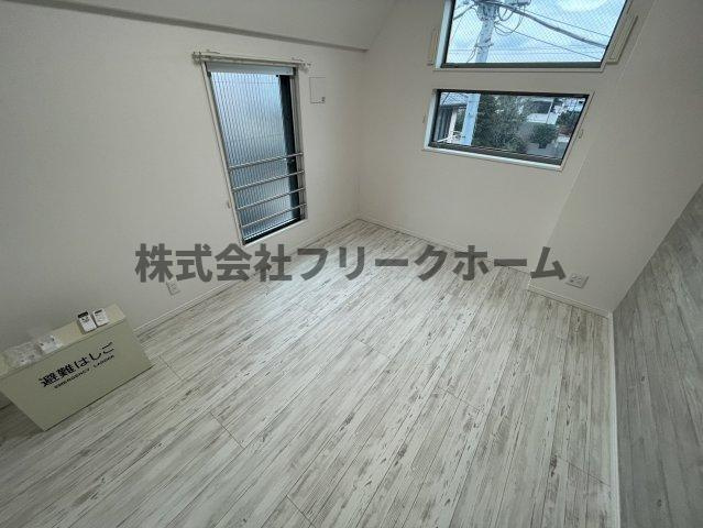 三鷹市下連雀１丁目のアパートの寝室