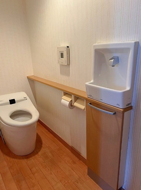 太田3丁目のトイレ|シンプルで使いやすい標準仕様のトイレ。掃除もしやすい設計で、毎日の暮らしにちょうど良い快適さ。家族みんなが安心して使える空間です。
