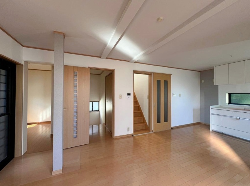 太田3丁目の居間・リビング|大切なご家族が集まるからこそＬＤＫはこだわりたい！休日はおひさまの光をたっぷりと取りこめるリビングでゆったりと過ごしませんか？