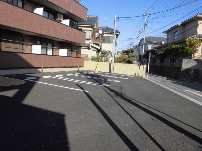 エミネンスⅢの駐車場