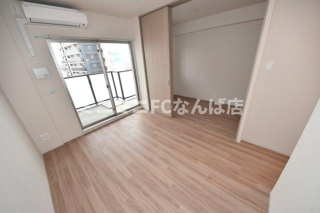 ファーストフィオーレ難波南アルマの居間・リビング