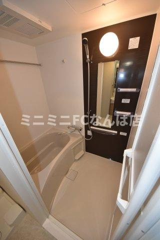 ファーストフィオーレ難波南アルマの浴室