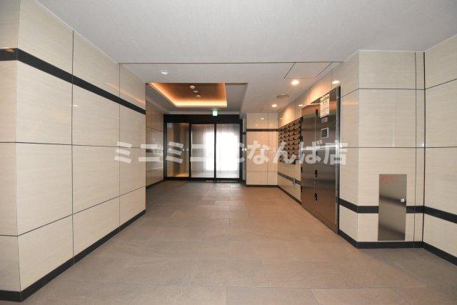 ファーストフィオーレ難波南アルマのエントランス