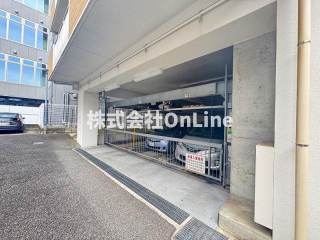 アーデン上本町の駐車場