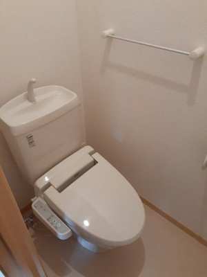 【トイレ】 | プルメリア　ガーデン　Ｃ | 落ち着いた色調のトイレです