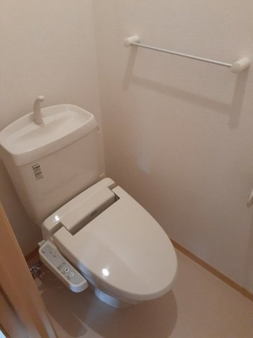 【トイレ】 | プルメリア　ガーデン　Ｃ | 落ち着いた色調のトイレです