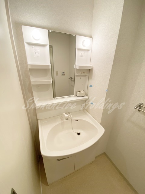 藤沢市湘南台２丁目の賃貸マンションの洗面所|掃除のしやすい洗髪洗面台です♪