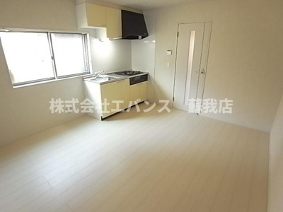 【居間・リビング】 | ナリトモ宮崎A | ゆったり過ごせるリビングです