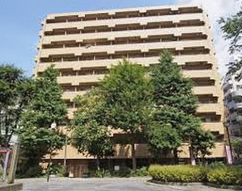 ライオンズマンション新宿東公園の外観