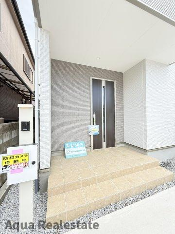 高松市木太町　新築戸建の玄関|明るい玄関です