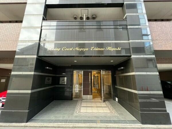 ライジングコート名古屋駅前東のエントランス