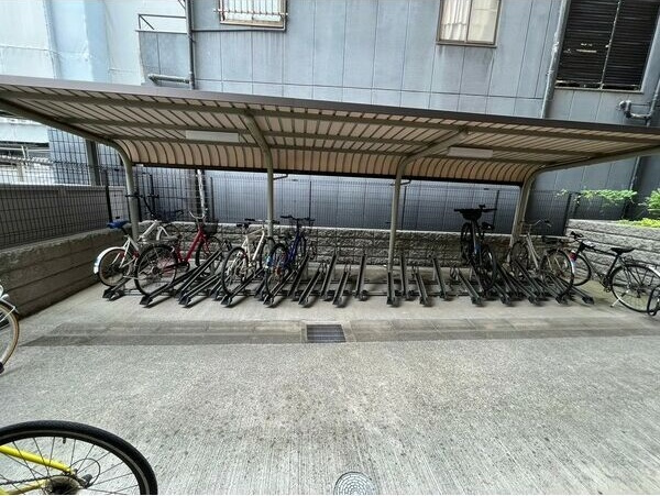 ライジングコート名古屋駅前東の駐車場