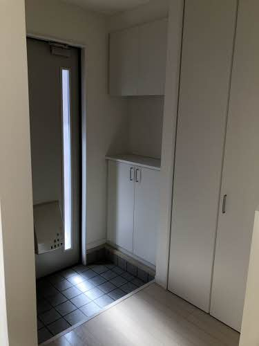 シャーメゾン向日葵 A棟の玄関