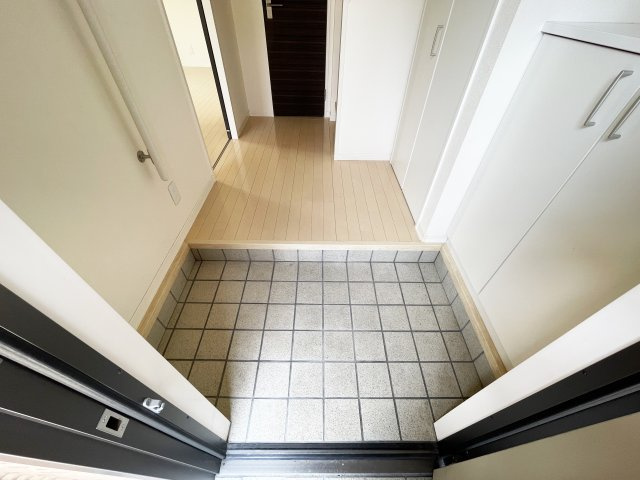 シャーメゾン向日葵 A棟の玄関