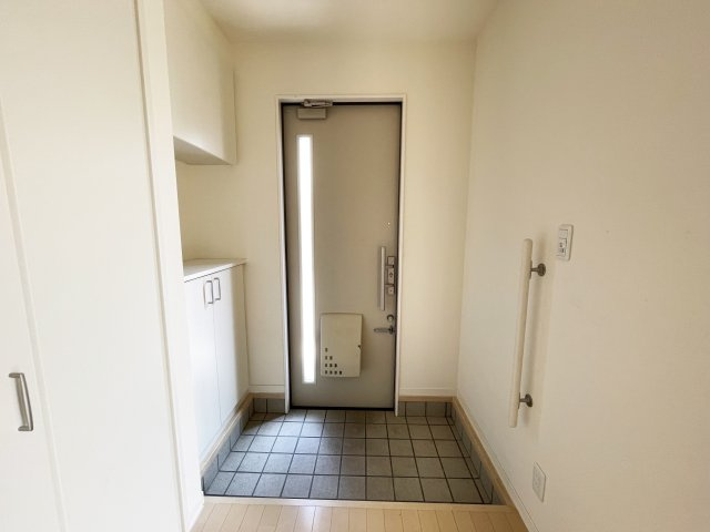 シャーメゾン向日葵 A棟の玄関