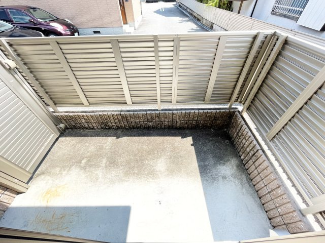 シャーメゾン向日葵 A棟の庭