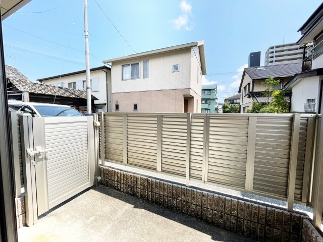 シャーメゾン向日葵 A棟の庭