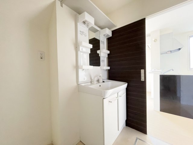 シャーメゾン向日葵 A棟の独立洗面台