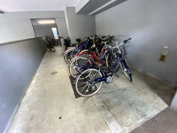 グランディア那古野の駐車場